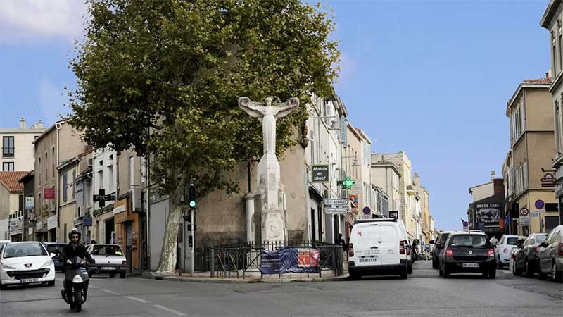11Photo de l'avenue Saint-Julien, la très commerçante rue Montaigne