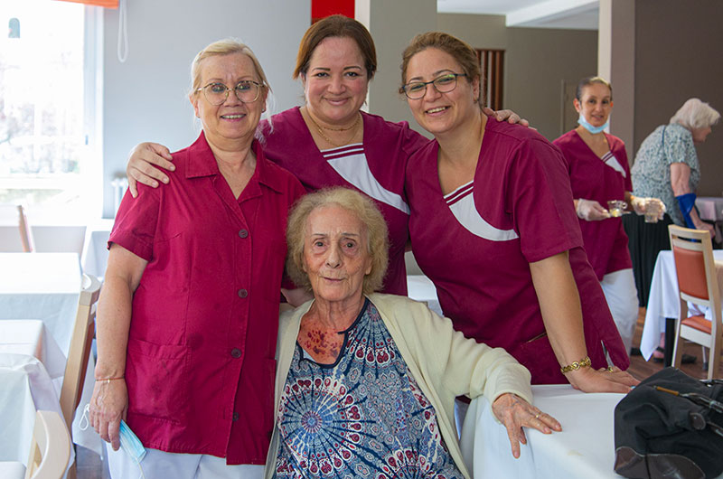 11Photo des infirmières au restaurant de notre résidence services seniors La Constance Photo © Aurélien Meimaris
