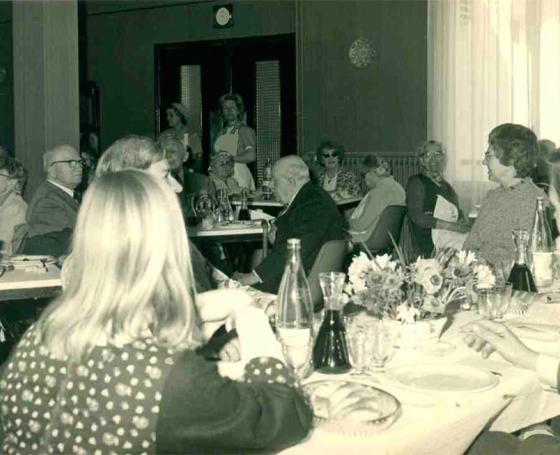 11Vieille photo de la salle de restaurant pleine de la maison de retraite à Marseille La Constance