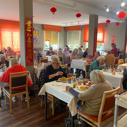 Photo de la salle à manger décorée aux couleurs de la Chine pour le nouvel an Chinois 2023 à la Maison de retraite à Marseille 1e La Constance