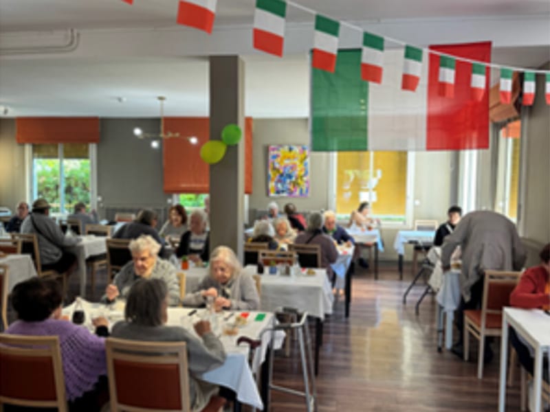 Photo de la salle à manger de la résidence seniors La Constance lors de l'animation Italie